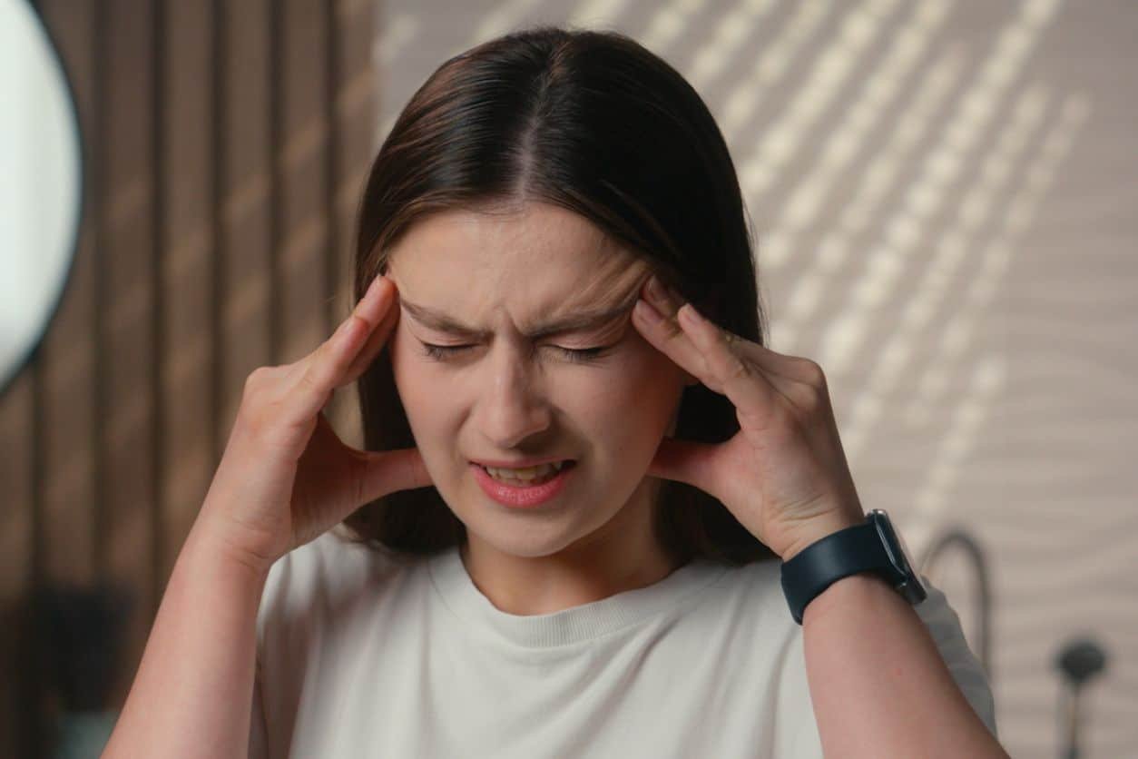 Massagetherapie bij stress jonge vrouw.